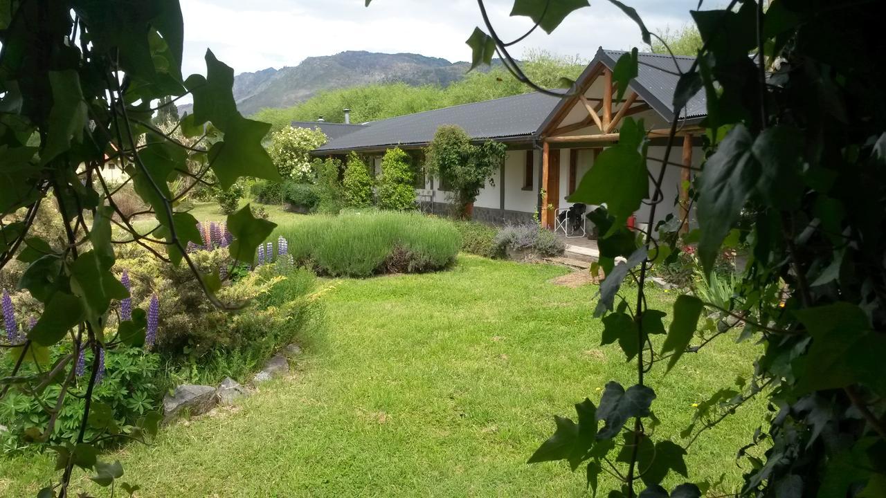 Hosteria El Hoyo Hoyo de Epuyén Buitenkant foto